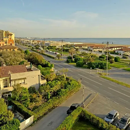 Lovely On The Sea Side * Viareggio